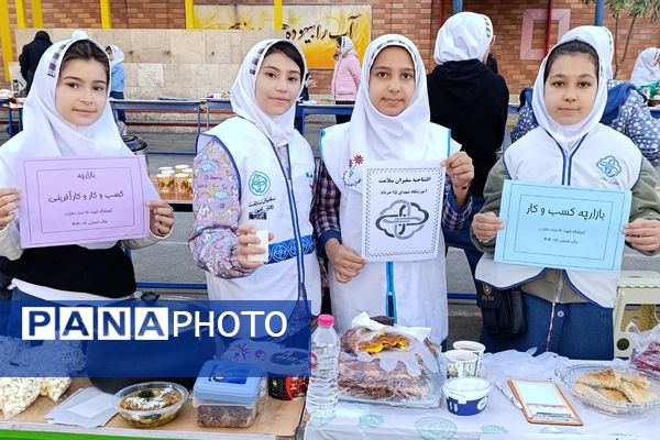 برپایی بازارچه کسب‌و‌کار در مدرسه شهدای پانزده خرداد قرچک