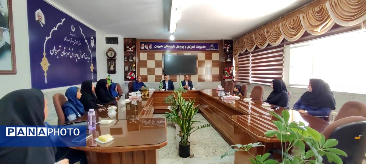 تجلیل مدیر آموزش و پرورش شهرستان شیروان از خبرنگاران پانا