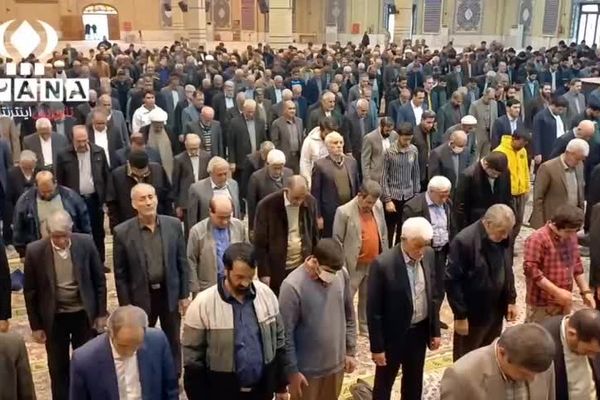 نماز جمعه در مصلی بزرگ امام خمینی شهر ایلام 