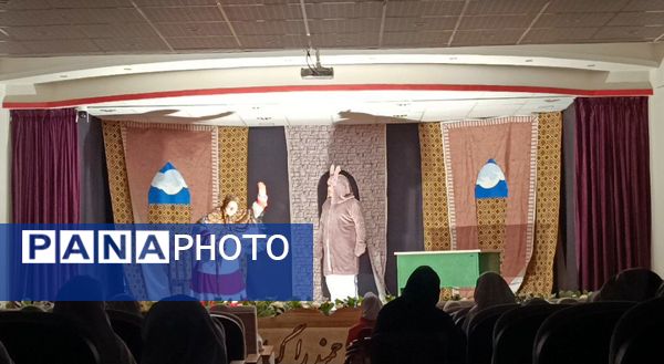 اجرای تئاتر «قصه‌ ما‌ مَثل‌ شد‌ حسنی‌ ما» در خلیل آباد
