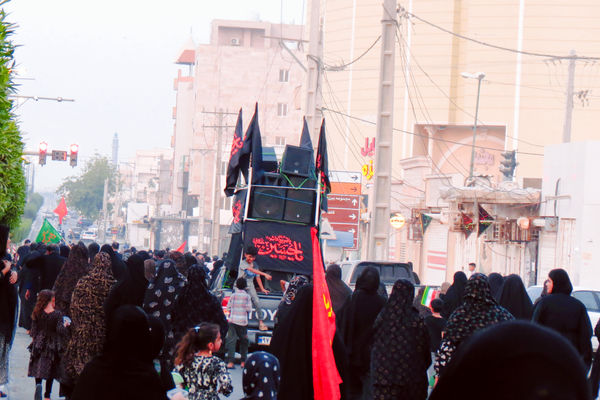 جاماندگان اربعین در بندرخمیر، شور حسینی را به خیابان‌ها آوردند