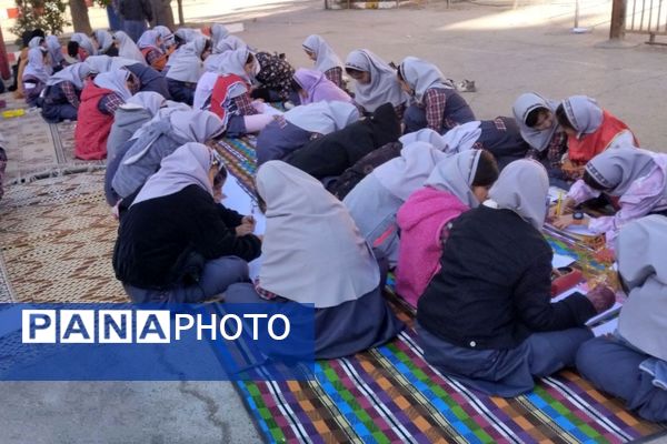 برگزاری نقاشی همگانی در مدارس ناحیه 4 شیراز به‌مناسبت دهه فجر 