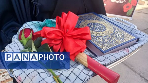 نواختن زنگ استانی مهر، ایثار و مقاومت در مدرسه نمونه دولتی ۹ دی به مناسبت آغاز سال تحصیلی و هفته دفاع مقدس