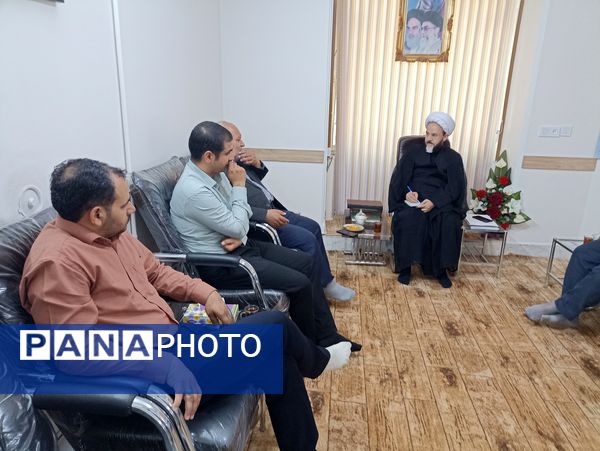دیدار خبرنگاران شهرستان خلیل‌آباد با امام جمعه شهرستان به‌مناسبت روز خبرنگار