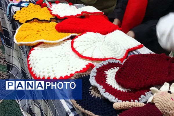 از سنت تا خلاقیت، برگزاری نمایشگاه صنایع دستی یلدا در دبیرستان توحید یک