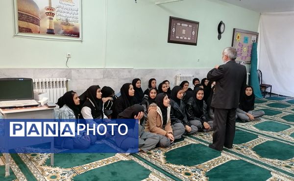 جلسه جهاد اسلامی حجاب و عفاف دختران در دبیرستان حاج مهدی روحانی شهرستان خلیل آباد 