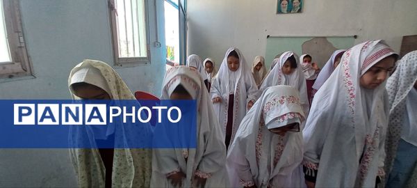 حضور پرشور دانش‌آموزان پایه چهارم دبستان شهید تنیده در نماز جماعت