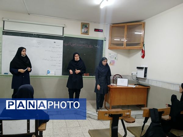  جلسه شورا  و بسیج دانش آموزی در دبیرستان نمونه دولتی مهشید مصلی نژاد