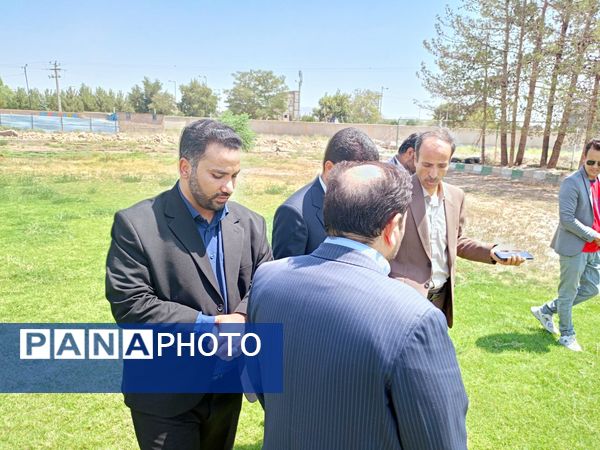 بازدید معاون تربیت بدنی و سلامت وزارت آموزش و پرورش از پروژه استخر دانش‌آموزی کاشمر 