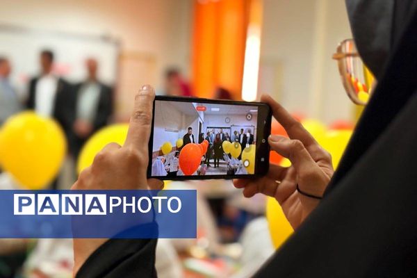 درخشش شکوفه های امید در مدرسه آیت الله خامنه ای 