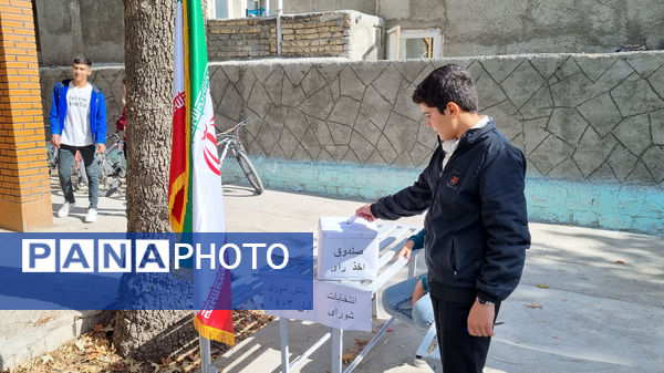 انتخابات شورای دانش‌آموزی در دبیرستان پژوهش آشخانه 