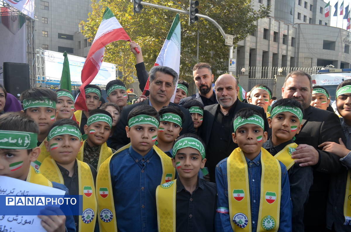 راهپیمائی باشکوه 13 آبان در تهران