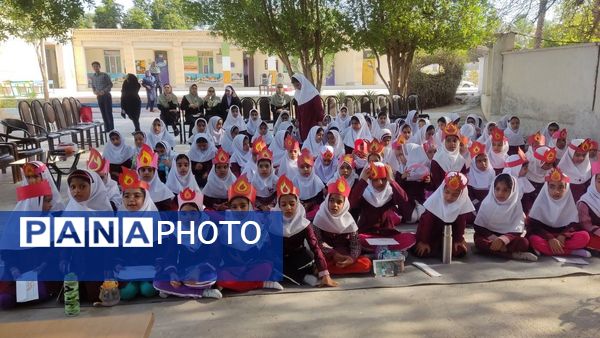 جشن عاطفه‌ها در دبستان مولوی فین؛ همدلی برای تداوم آموزش