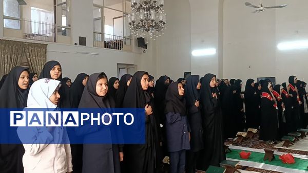 برپایی نماز جماعت در مکتب النرجس