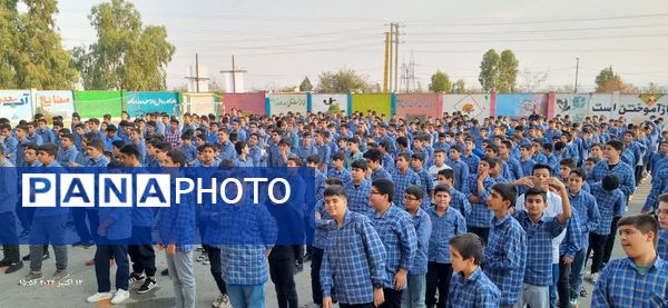تقدیر از دانش‌آموزان افتخار آفرین در رقابت‌های جشنواره خوارزمی و کارهای پژوهشی