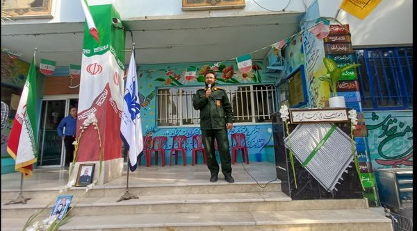 دفاع مقدس در قاب تاریخ میان دانش آموزان