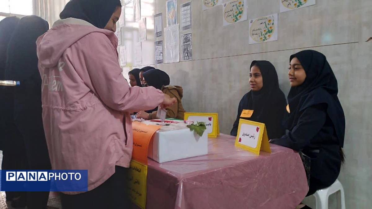 انتخابات شورای دانش آموزی در دبیرستان شاهد شهید حمامی ناحیه شش مشهد