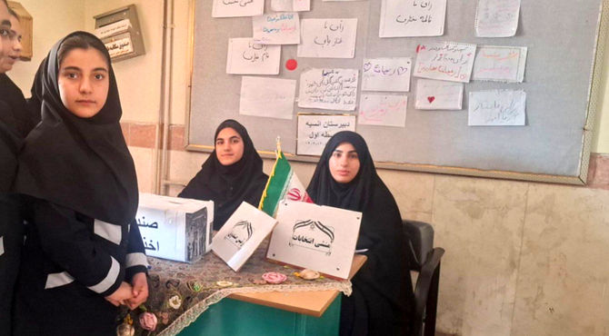 حضور پرشور دانش‌آموزان در انتخابات شورای دبیرستان انسیه