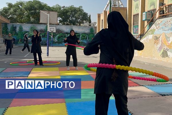 از حرکات رزمی دانش‌آموزان تا طناب‌کشی معلمان، المپیاد ورزشی مدرسه حکمت بهارستان‌دو
