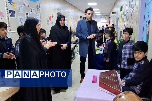 بازدید کارشناس پژوهش ناحیه دو شهرری از نمایشگاه پژوهش دبستان قلنبر