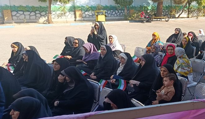 بانوان پرچمدار، نمادی از احترام و هویت ایرانی