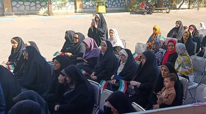 بانوان پرچمدار، نمادی از احترام و هویت ایرانی