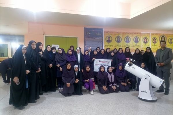 رصد ماه و زحل به مناسبت هفته جهانی فضا