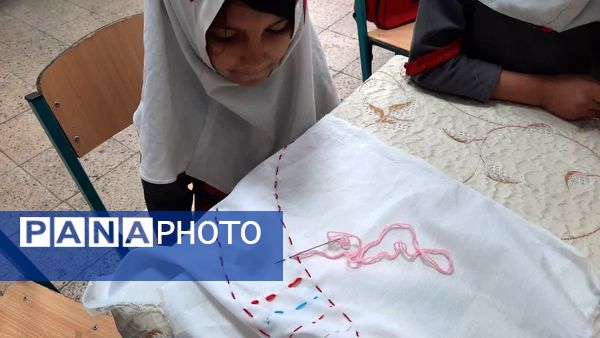 وقتی معلم، خیاط می‌شود