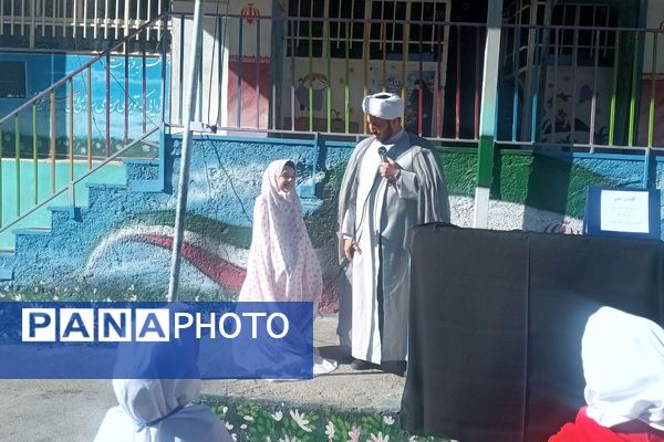 برپایی ایستگاه صلواتی و سفره حضرت فاطمه زهرا (س) در دبستان بنت‌الهدی فیروزکوه