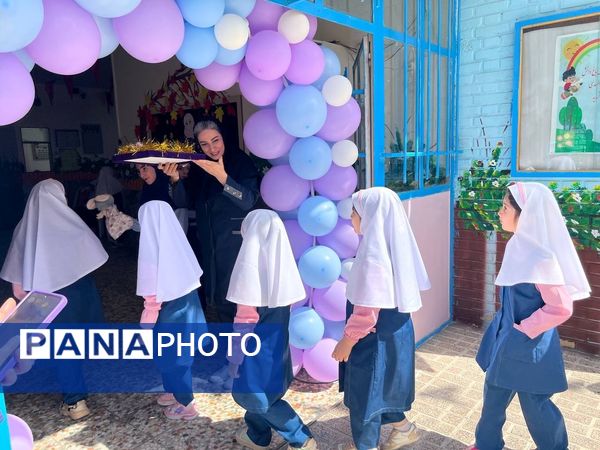 برگزاری جشن شکوفه‌ها در دبستان دخترانه المهدی ناحیه 2 کرج 
