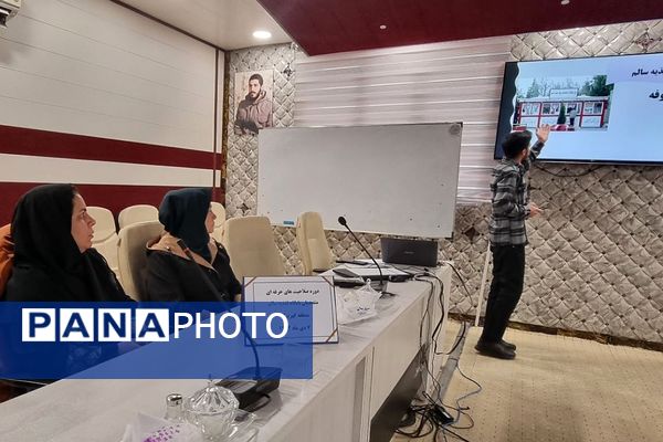 دوره صلاحیت‌های حرفه‌ای متصدیان پایگاه تغذیه سالم منطقه کهریزک 