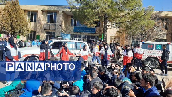 مانور سراسری زلزله در دبیرستان  پسرانه عشایر یاسوج 