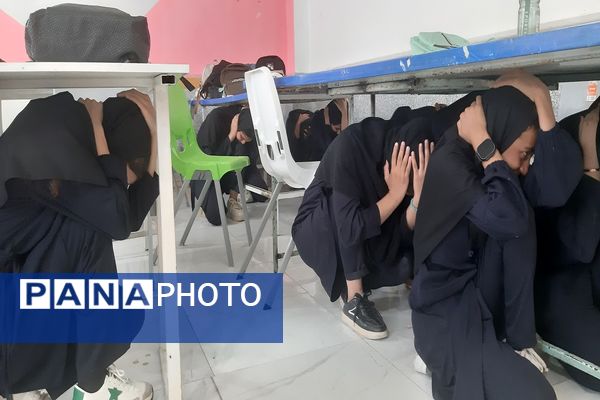 مانور دانش‌آموزی پدافند غیر عامل در شهرستان میناب