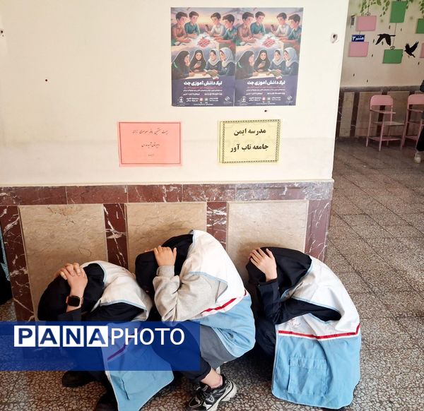 اجزای مانور زلزله تمام تشکیلاتی در دبیرستان مدرس تبریز 