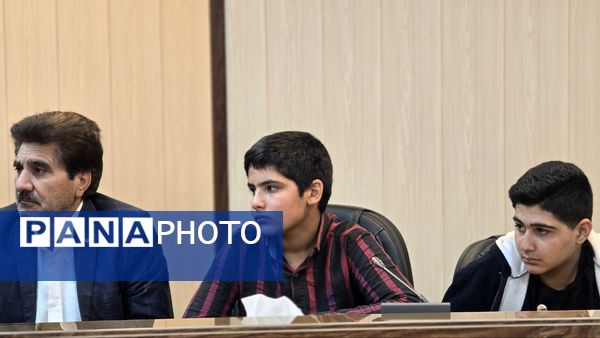 دیدار مدیران و فرماندهان بسیج دانش‌آموزی با امام جمعه بافق