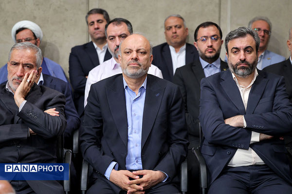 دیدار جمعی از معلمان با رهبر معظم انقلاب