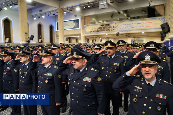 دیدار جمعی از فرماندهان نیروی هوایی و پدافند هوایی ارتش جمهوری اسلامی ایران با مقام معظم رهبری