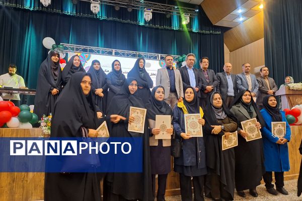 تقدیر از برگزیدگان کشوری و استانی مسابقات فرهنگی و قرآنی ناحیه 3 شیراز