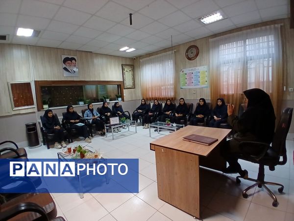 جلسه معارفه اعضای برگزیده شورای دانش آموزی دبیرستان میرزا جعفر سروقد 