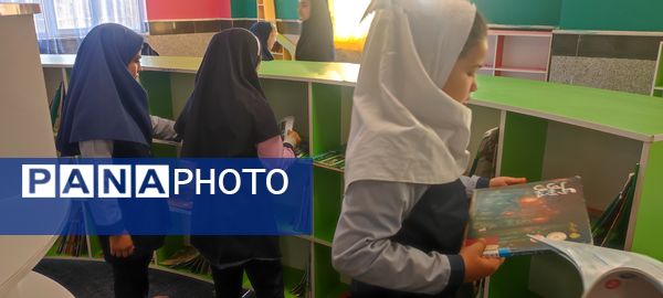 بازدید دانش آموزان مدرسه شهید خاقانی شیروان از کتابخانه اندیشه‌‌ در هفته کتاب و کتابخوانی
