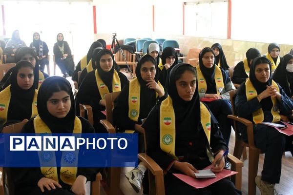 پیش‌اردوی ملی تشکیلات پیشتازان دختر در مازندران 