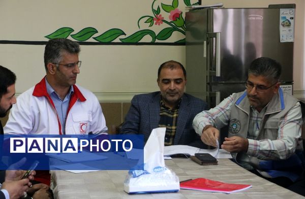 جلسه هماهنگی مانور زلزله در مدرسه مقصودلو سرخنکلا 