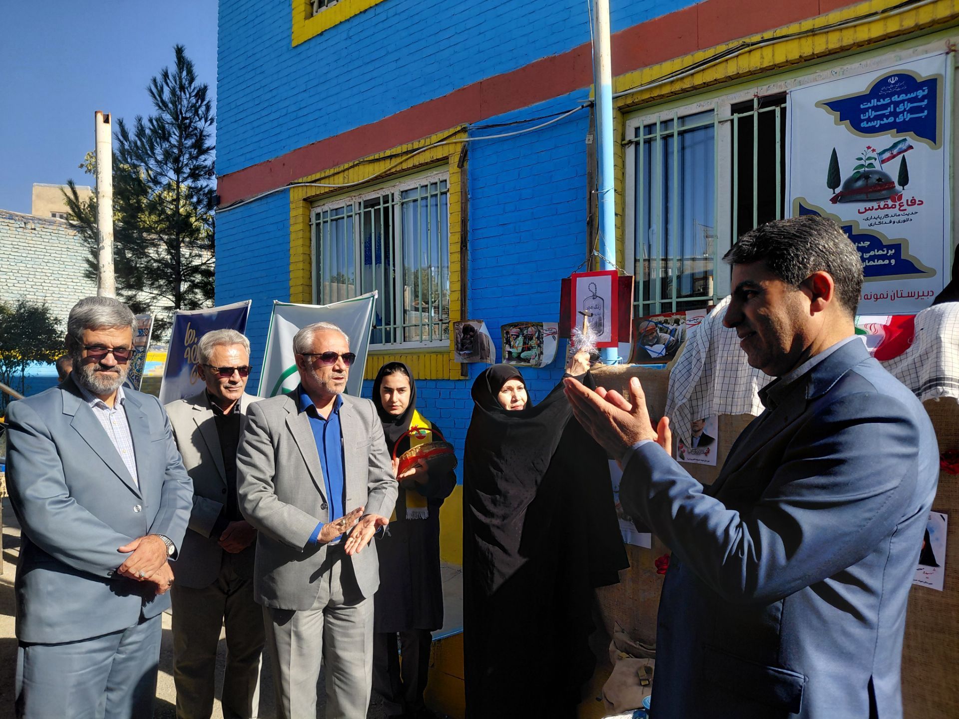 مراسم بازگشایی مدارس و جشن عاطفه‌ها در مدرسه نمونه دولتی خدیجه الکبری(س) قروه