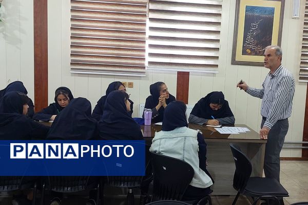 کارگاه آموزشی پیشگیری از آسیب‌های اجتماعی در دبیرستان دستغیب ناحیه 3 شیراز