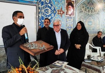 تجلیل از خیّر مدرسه‌ساز و مدرسه‌یار در دبیرستان تجدد ناحیه 4 اصفهان