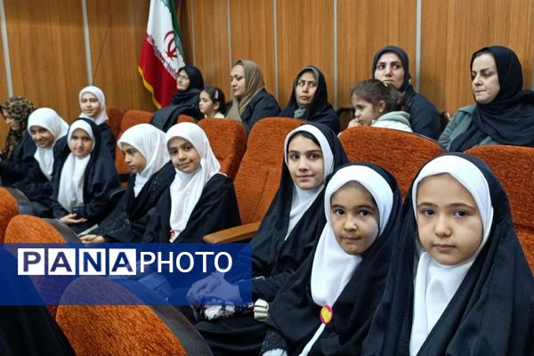  جنگ شادی به مناسبت میلاد امیرالمؤمنین(ع) در سالن تبلیغات شهرستان ورامین 