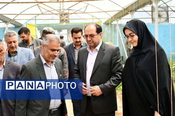 بازدید فرماندار و مدیر آموزش و پرورش مه ولات از مجموعه هنرستان کشاورزی امام خمینی (ره)