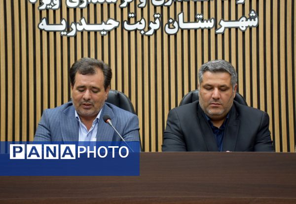 نشست هم‌اندیشی معاون استاندار با موسسان و مدیران مدارس غیردولتی تربت حیدریه 