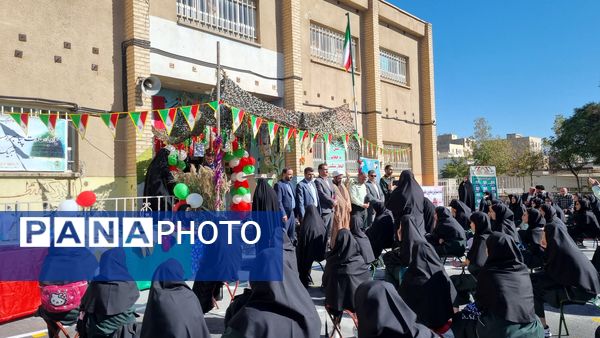 آیین نمادین نواختن زنگ مهر و مقاومت در دبیرستان حضرت معصومه(س) شهرستان فیروزکوه 