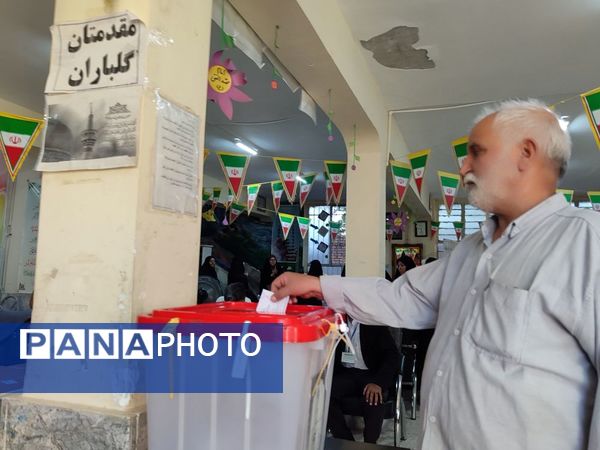 مرحله دوم انتخابات ریاست‌جمهوری با حضور مردم غیور مشهد 